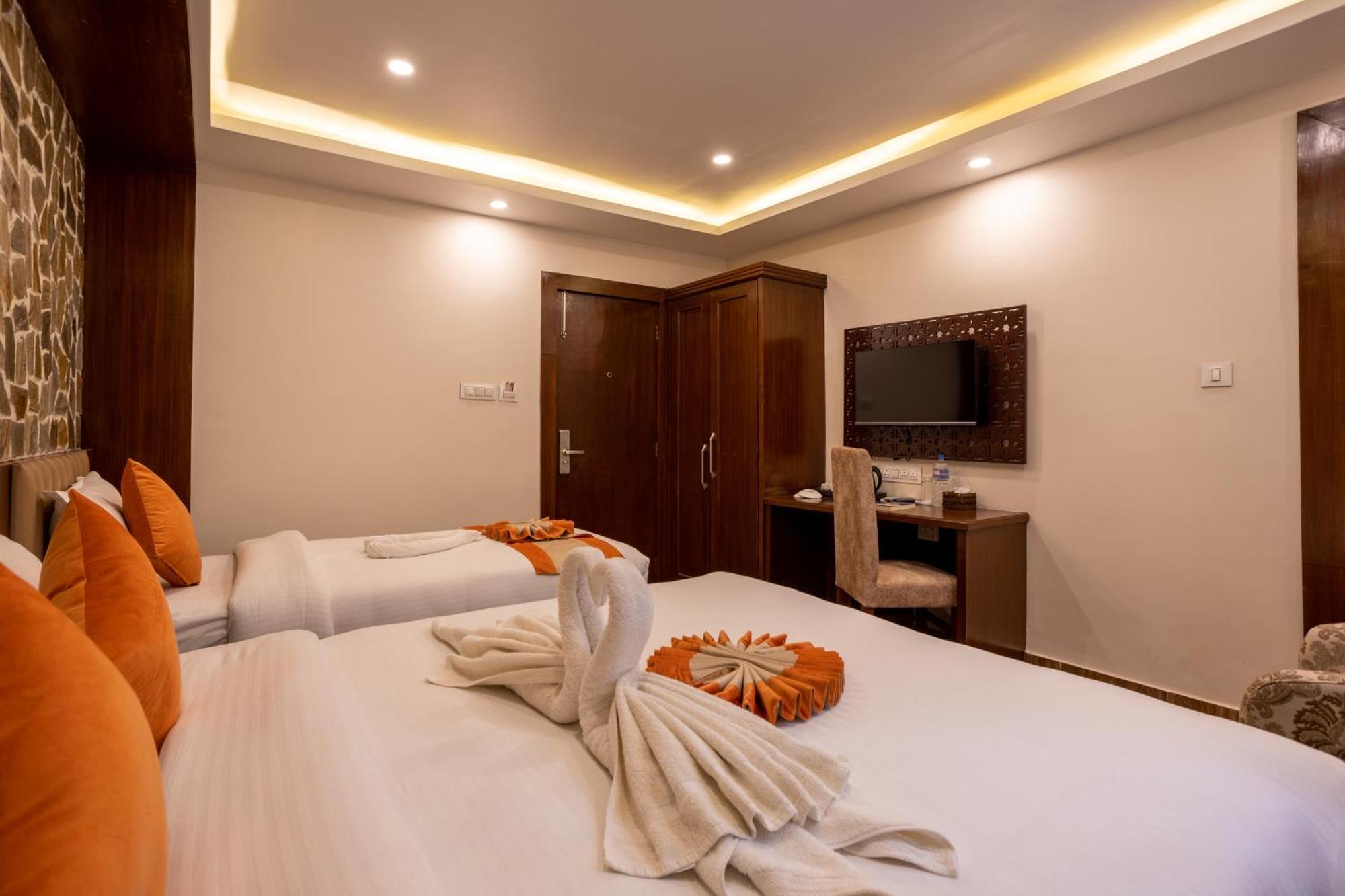 Airport Himalaya Boutique Hotel Kathmandu Exterior photo